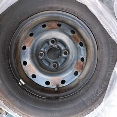 軽自動車タイヤ　ホイールキャップオマケ付き