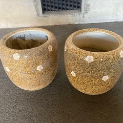 火鉢 2つ 中古品 手渡しのみです! 火鉢 2つ 中古品 手渡しのみです!