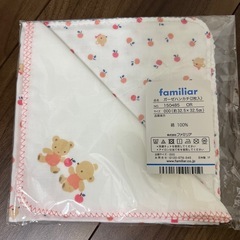 新品未使用　familiar ガーゼハンカチと靴下の画像