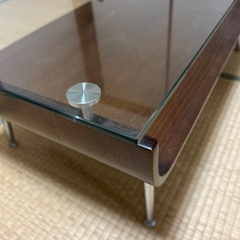ガラスローテーブルの画像