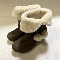 ファー付きブーツ　茶色　22cm  ショートブーツ　女の子
　