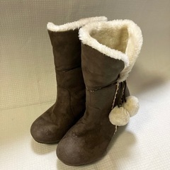 ファー付きブーツ　茶色　22cm  ショートブーツ　女の子
　の画像