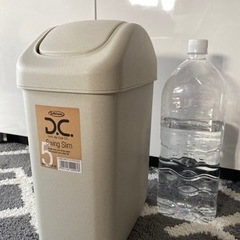 【ほぼ新品】カインズ スリムスイングくず入れ ゴミ箱 5Lの画像