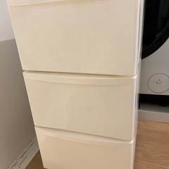 ニトリ　ほこりが入りにくい壁付きチェスト　３段の画像