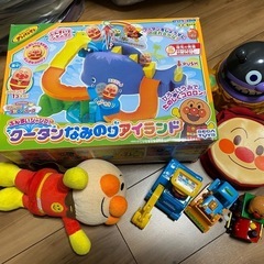 アンパンマンのオモチャなど
