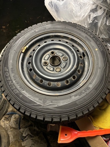 欲しい方お早めに！！スタッドレスタイヤ