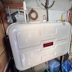 サンダイヤ　オイルタンク　198L  屋内使用でしたので美品です。
