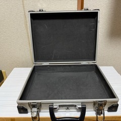 ジュラルミンケースの画像