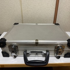 ジュラルミンケースの画像