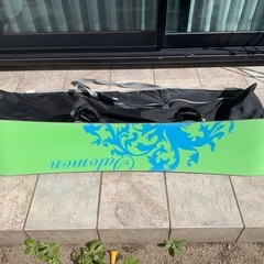 SALOMONスノーボードの画像