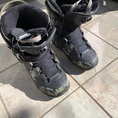 SALOMON スノーボード
ブーツの画像