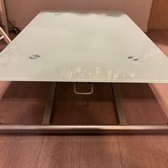 ニトリの昇降式ダイニングテーブルの画像