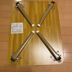 折りたたみテーブルの画像
