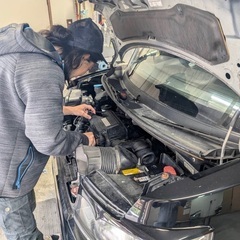 【アルバイト・パート】30万以下の格安中古車専門店メンテナンススタッフ／【1日3h～ ＆週2日～】車が好き！なら楽しい職場♪経験不問！    時給 1300円 〜 1700円の画像