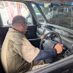 30万以下の格安中古車専門店の販売・仕入れスタッフ／良い口コミ多数✨ 人柄重視♪未経験ok！残業少なめ＆手当多数！  ¥ 月給 23万円 〜 27万円の画像