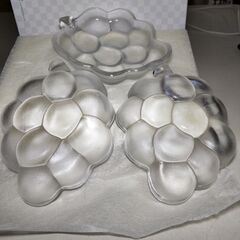 美品 HOYA クリスタル ぶどう形 皿 デザート皿 3枚セット 希少レア 昭和レトロ 食器 小皿 小鉢 サイズ15㎝×12㎝高さ3㎝の画像