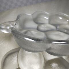 美品 HOYA クリスタル ぶどう形 皿 デザート皿 3枚セット 希少レア 昭和レトロ 食器 小皿 小鉢 サイズ15㎝×12㎝高さ3㎝の画像