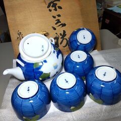 新品 有田焼 泉峰窯 急須 湯呑み 5客セット つる付 木箱付 食器 茶器セット 煎茶道具 茶器 急須 湯呑 土瓶 コップ 花柄の画像