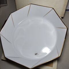 新品 金八角深皿 深鉢 盛皿 八角皿 金縁 金彩 PRODUCED BY FUNATO 美品 食器 縁起皿 ホワイト 未使用 箱付きの画像