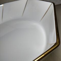 新品 金八角深皿 深鉢 盛皿 八角皿 金縁 金彩 PRODUCED BY FUNATO 美品 食器 縁起皿 ホワイト 未使用 箱付きの画像