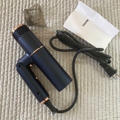 大特価　⭐️新品・未使用⭐️コンパクト　大風量ドライヤー　1200W ネイビーの画像