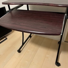 簡易なパソコン机の画像