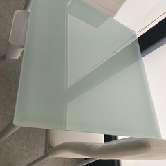 2人がけダイニングテーブル　ガラス　ホワイト　イス２脚付き