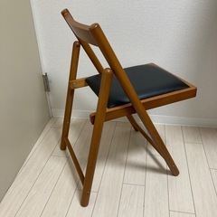 折り畳み椅子の画像
