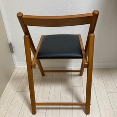 折り畳み椅子の画像