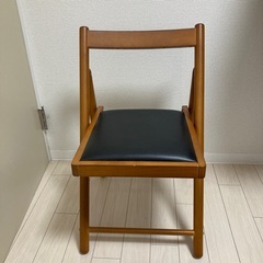 折り畳み椅子の画像