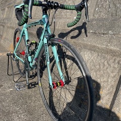 【多数付属品付き】エントリーロードバイク Bianchi IMPULSO（ビアンキ インプルソ）2018モデルの画像