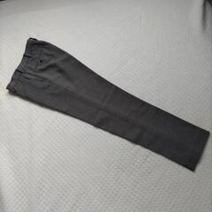 ユニクロのスラックス