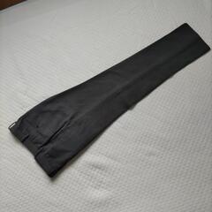 ユニクロのスラックス