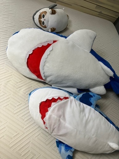 サメクッション　3匹