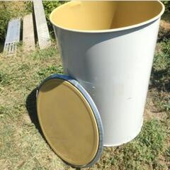オープンタイプのドラム缶　ドラム缶風呂、籾殻燻炭、の画像