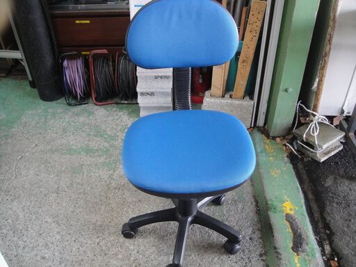 セール中につき、通常特価3,828円より半額の1,914円!オカムラOA