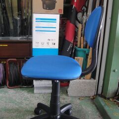 セール中につき、通常特価3,828円より半額の1,914円!　オカムラ　OAチェア　青　 ビジネスチェアー  ブルー オフィスチェア　8603KZ 高さ調整可能 油圧 背もたれ　の画像