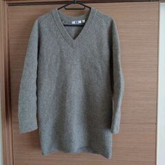 ユニクロVネックセーターの画像