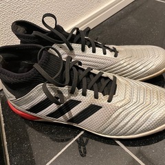 adidas フットサルシューズ　