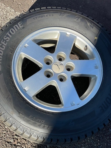 2023年製 ブリヂストン　ホイル付きスタッドレス4本セット
　VRX3