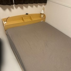 【最終値下げ】北欧スタイル おしゃれ　ダブルベッド ベットフレームの画像