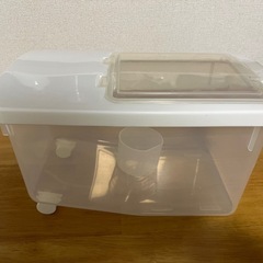 密閉式米びつ6kg ローラー付き　ニトリ　キッチン用品の画像