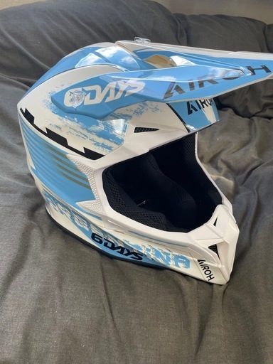 アイローオフロードヘルメット