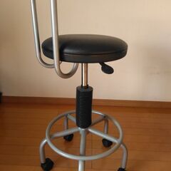 回転スツール。高さ調節可