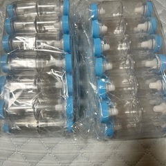 哺乳瓶型プラスチックボトルと配送袋小