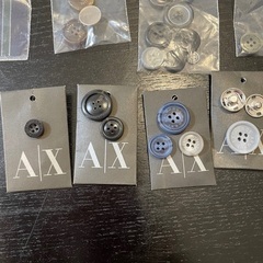 ブランド物の予備のボタンの画像
