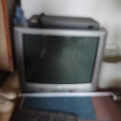 ブラウン管テレビ、BSチューナー。