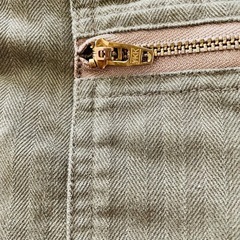 カーキ色 タイトスカート ジッパーポケット付き　Sサイズの画像