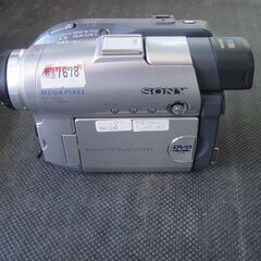 2004年製　SONY　ソニー　ビデオカメラ　ハンディカム　DCR-DVD201　カメラバッグ　取説　リモコンバッテリー付の画像