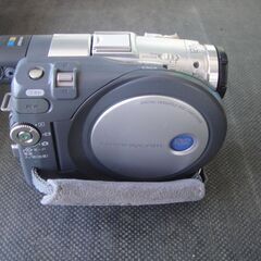 2004年製　SONY　ソニー　ビデオカメラ　ハンディカム　DCR-DVD201　カメラバッグ　取説　リモコンバッテリー付の画像